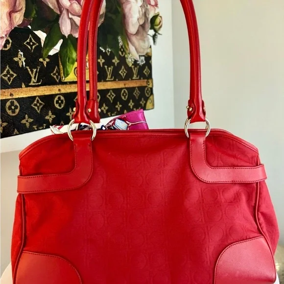 Salvatore Ferragamo Red Gancini Embossed
Shoulder Bag - Picture 7 of 13
